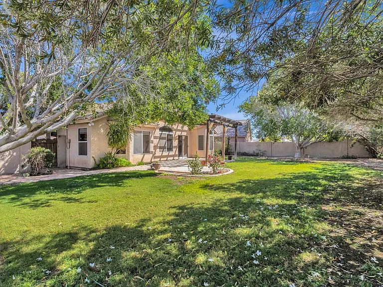 647 W Fremont Dr — Photo 36