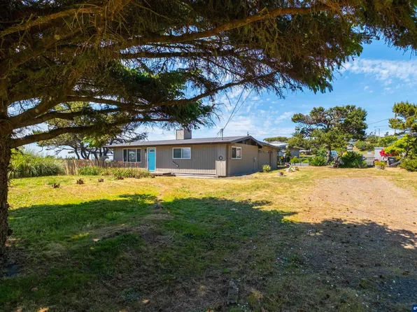 1722 NW Abbey Ct, Waldport, OR 97394