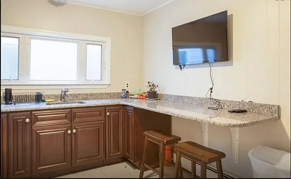 17 Hunting St #2-L — Photo 2