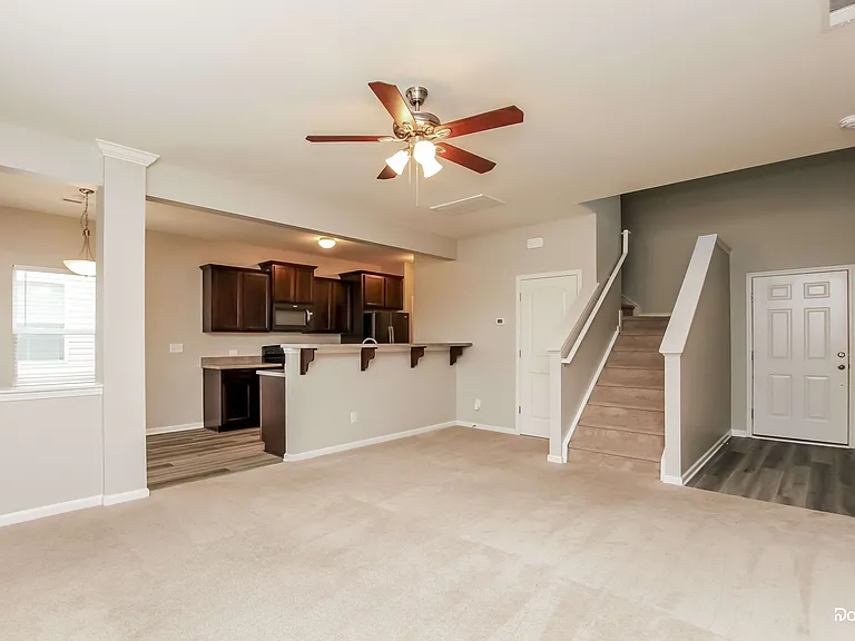701 Falls Ln — Photo 4