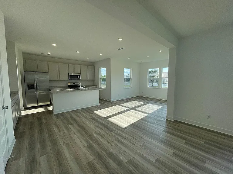 1066 Tansley Ln — Photo 6