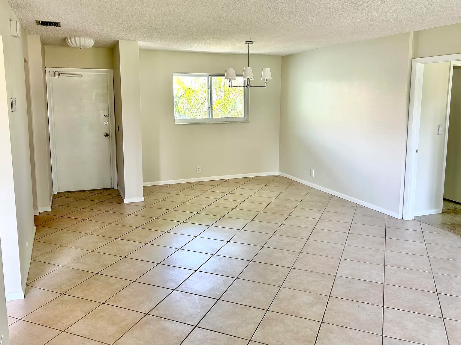 Four Twenty One Condo — Photo 4