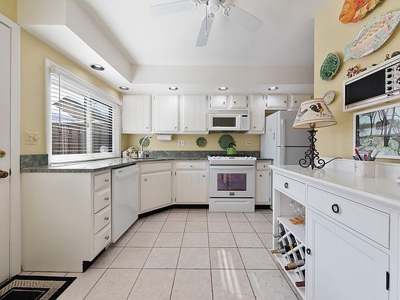 Smart layout, view of Patio, fenced yard