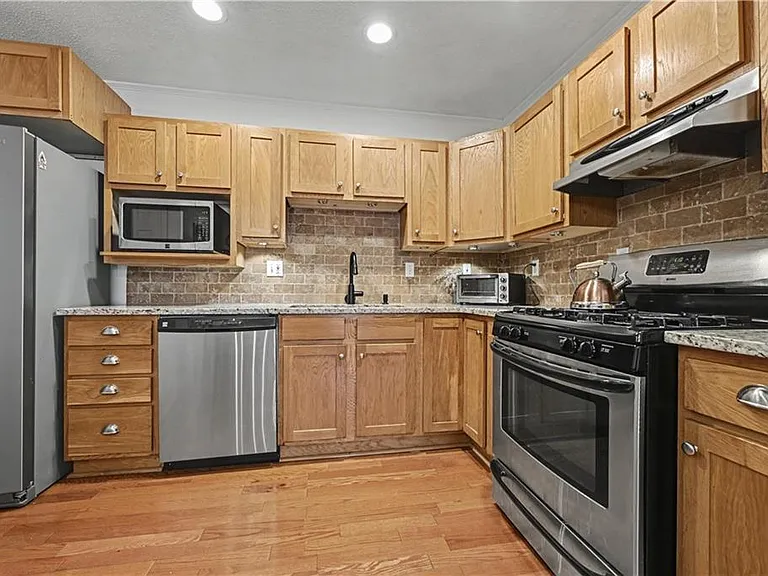 7525 Eaton St — Photo 8