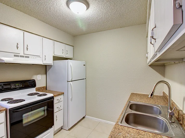Crossroads Village Apartments — Photo 10