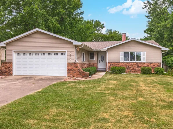 1316 E Kirkwood Dr, Pontiac, IL 61764