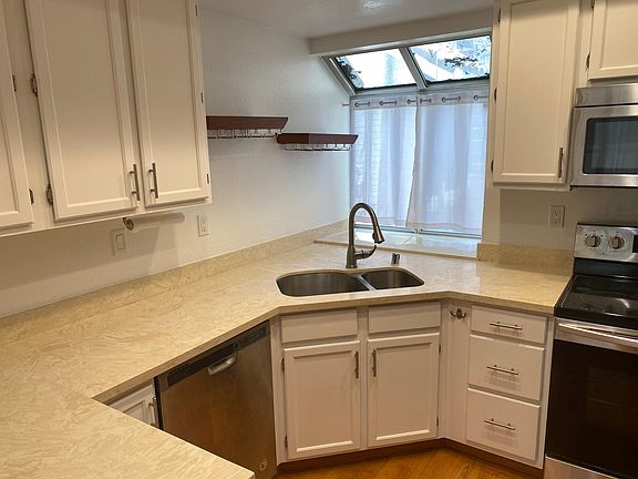 4th image of 7254 Cronin Cir