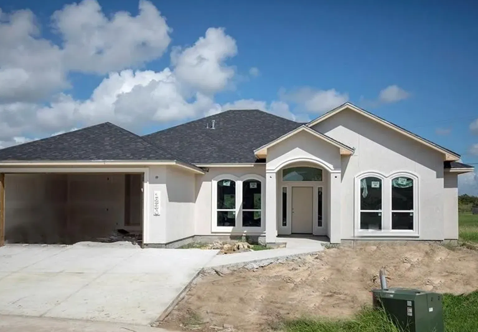 4 bed, 2370 sqft, $3,600 — Photo 1