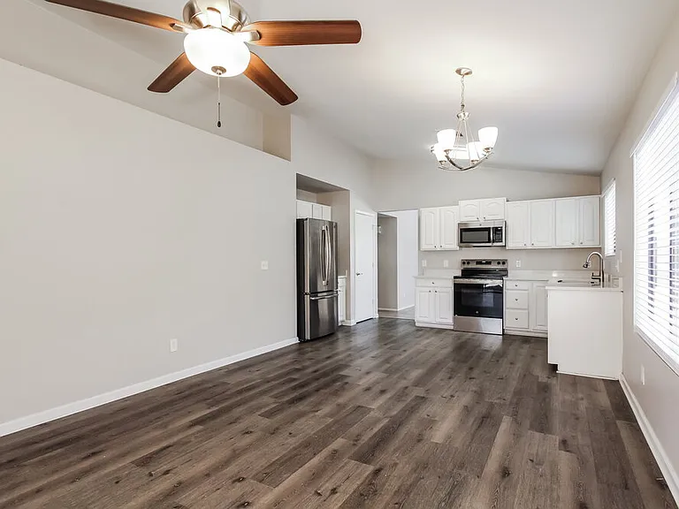 8614 W Mariposa Dr — Photo 6