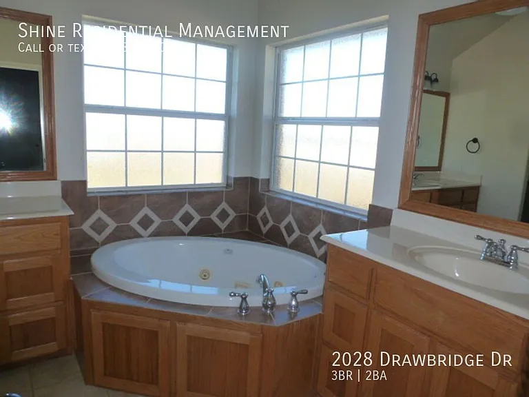 2028 Drawbridge Dr — Photo 12