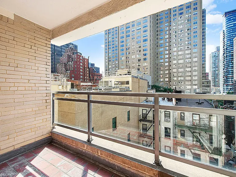 300 E 57th St #4J — Photo 2