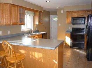 32 Colwick Rd, Gates, NY 14624