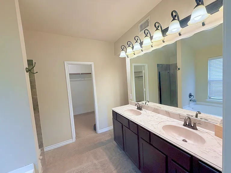 5727 Mountain Hollow Dr — Photo 14