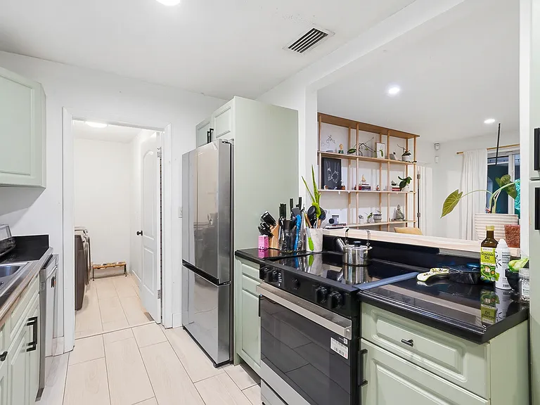 1208 N 31st Ave — Photo 14