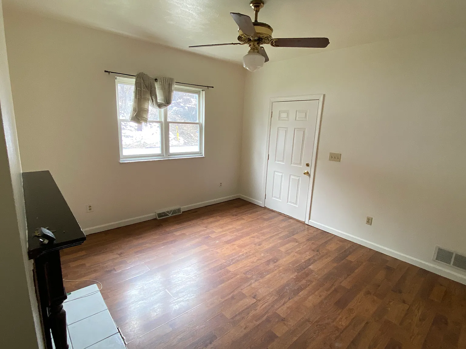 3 bed, 1000 sqft, $1,100 — Photo 3