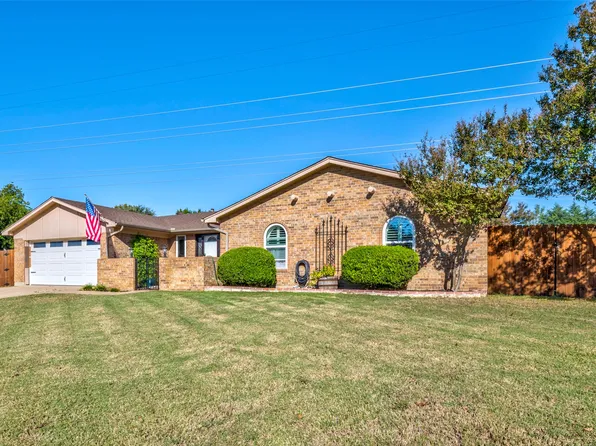 5525 Scott Dr, North Richland Hills, TX 76180