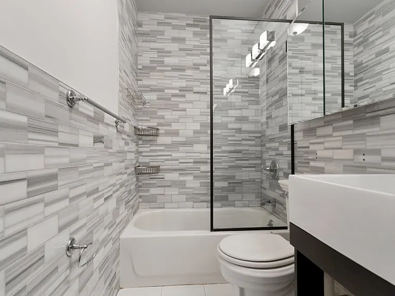 420 W 51st St #2R — Photo 7