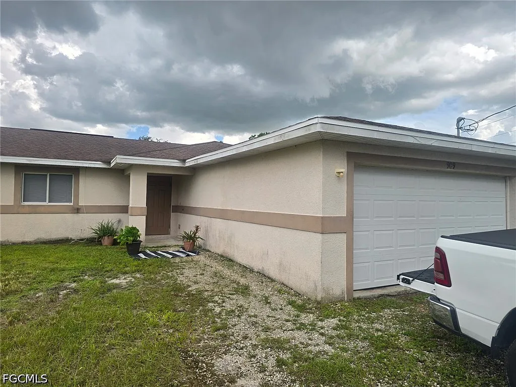 3 bed, 2.0 bath, 1113 sqft, $1,400 — Photo 1