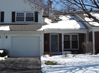 92 Old Pine Ln, Rochester, NY 14615