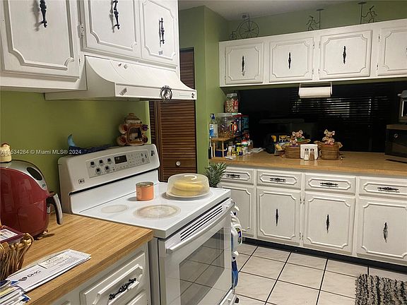 5th image of 19247 NW 53rd Circle Pl