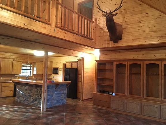 5th image of 261 Highland Dr