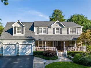 46 Eckernkamp Dr, Smithtown, NY 11787
