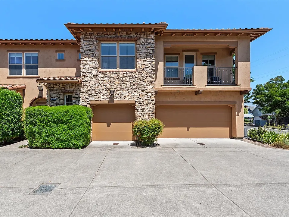 180 Healdsburg Ave #B