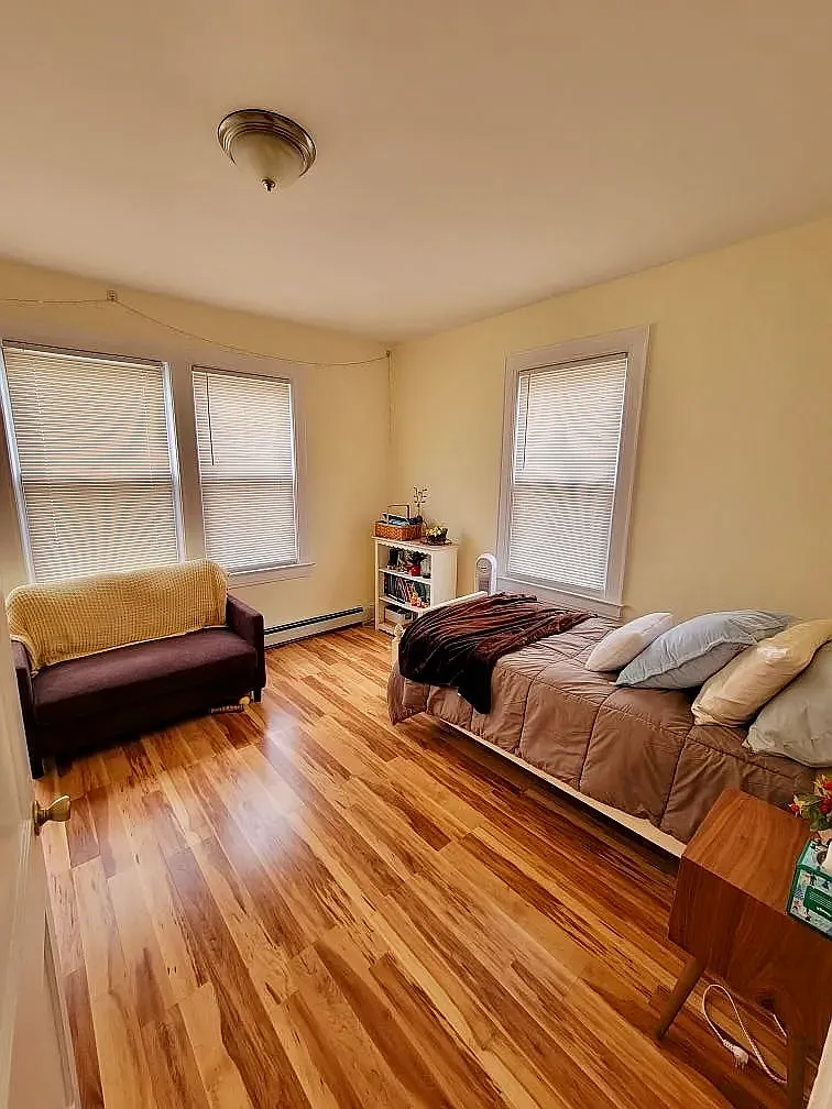 Studio, $2,000 — Photo 2