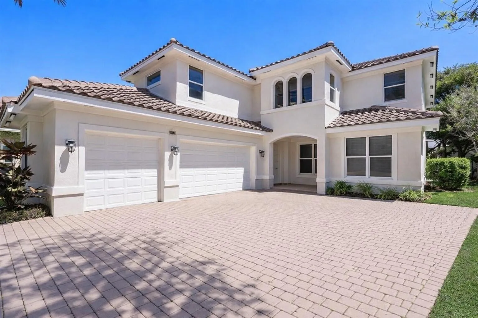 7 bed, 6.0 bath, 3675 sqft, $8,600 — Photo 2