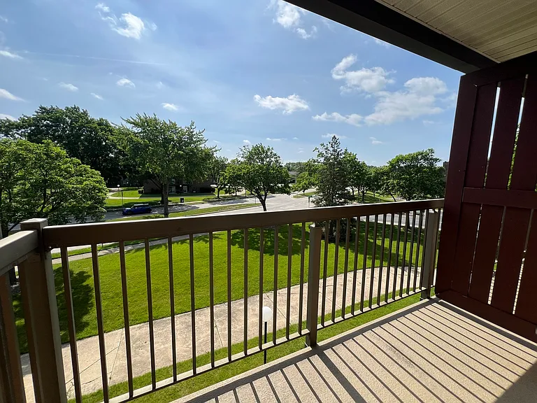 1880 Bonnie Ln #302 — Photo 5