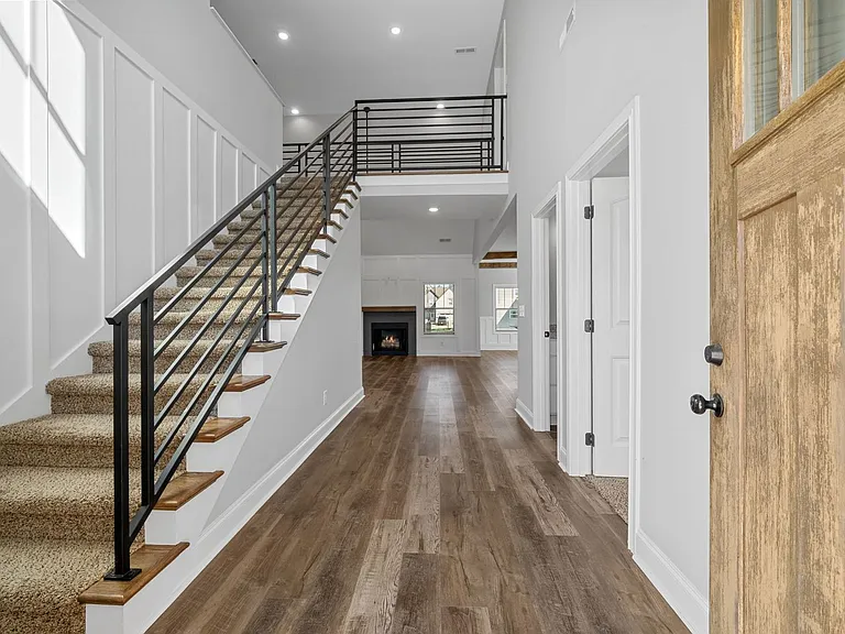 573 Bowden Dr — Photo 5