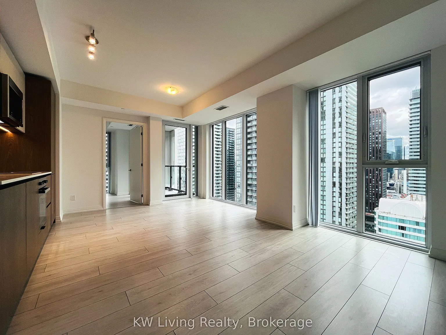 400 King West — Photo 4