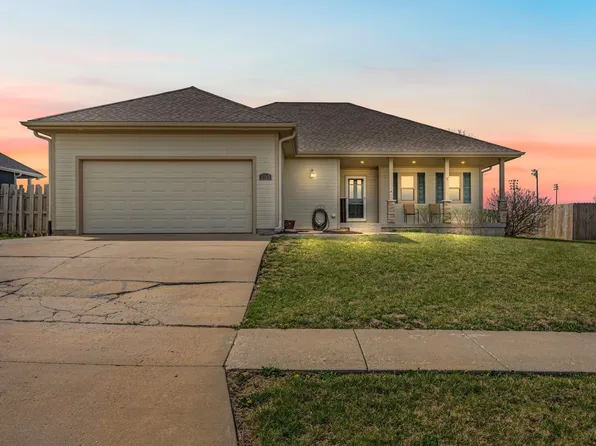 1913 Thompson Dr, Junction City, KS 66441