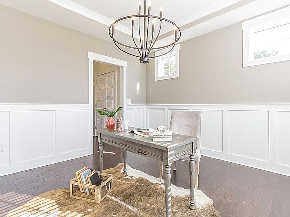 4th image of 700 Stoneway Ct