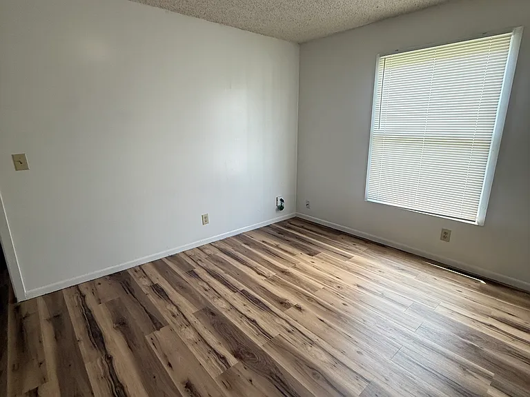 6816 W Par Ln #4 — Photo 7