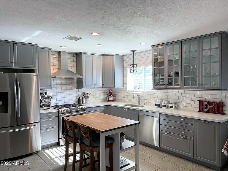3909 E Shaw Butte Dr — Photo 3