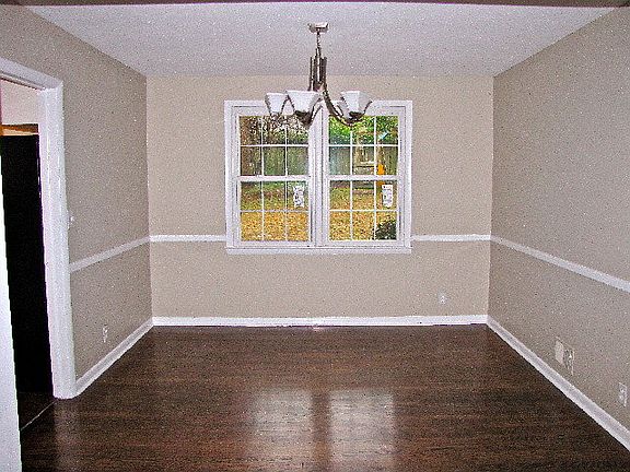 3rd image of 141 Bridlewood Dr