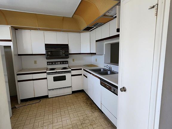 3rd image of 3303 Aruba Way #M3