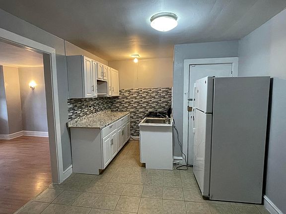 3rd image of 231 Sansom St #2