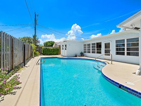 2nd image of 705 Hibiscus Dr