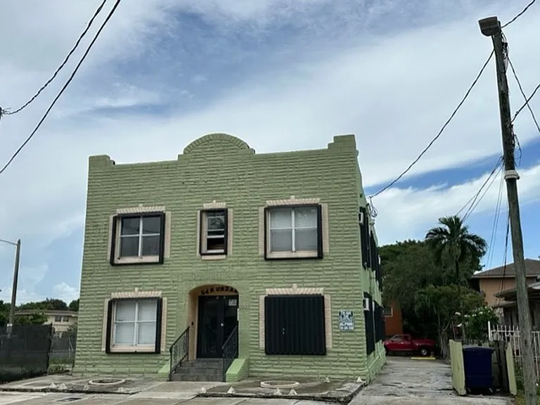 1639 NW 3rd St — Photo 2