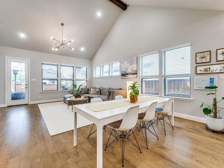 13474 Chalet Ave — Photo 8
