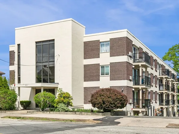 245 Lafayette St APT 1H, Salem, MA 01970