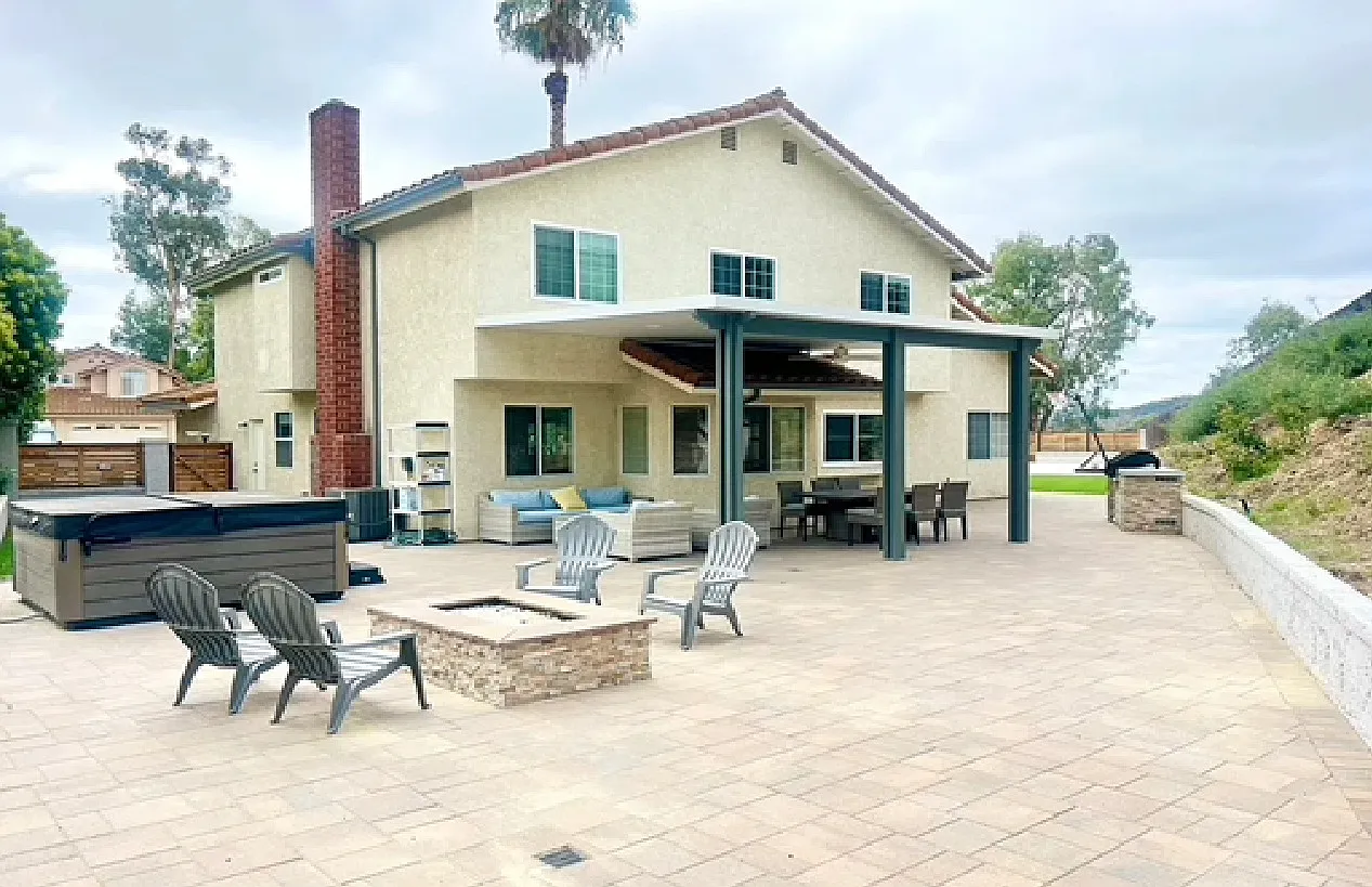 4 bed, 2300 sqft, $5,849 — Photo 4