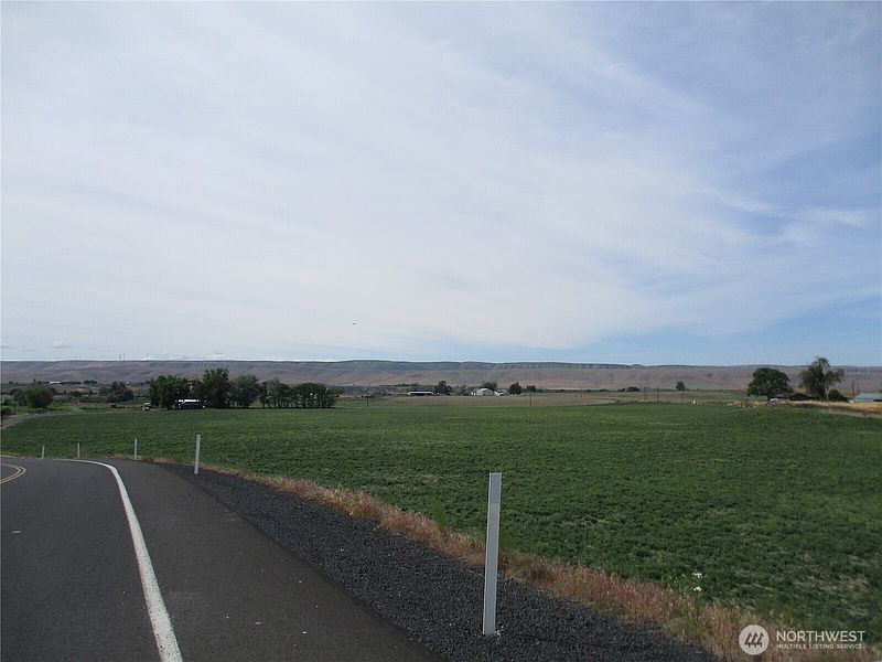 3rd image of 669 Cummins Road
