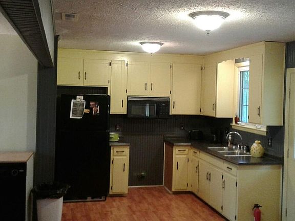 3rd image of 182 N Meribeth Ln