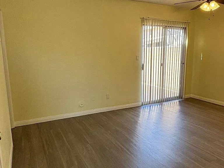 6065 California Ave — Photo 5