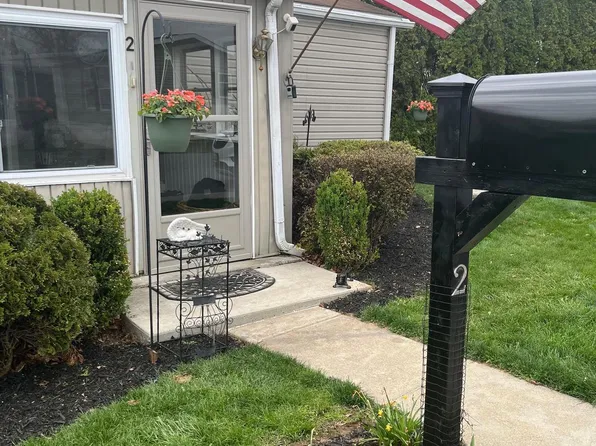 2 Skyview Dr, Hershey, PA 17033