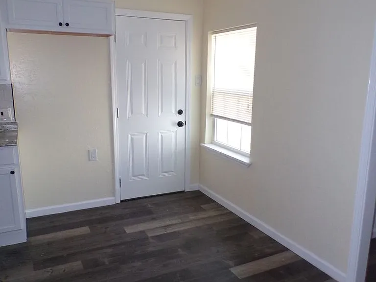 1214 NW Lincoln Ave — Photo 6