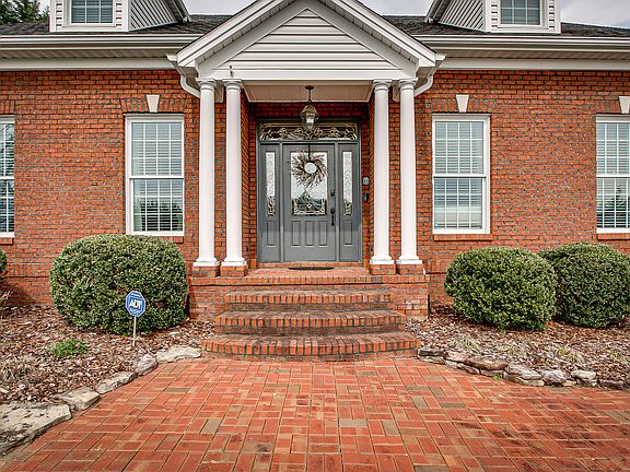 5th image of 447 Arrowhead Dr